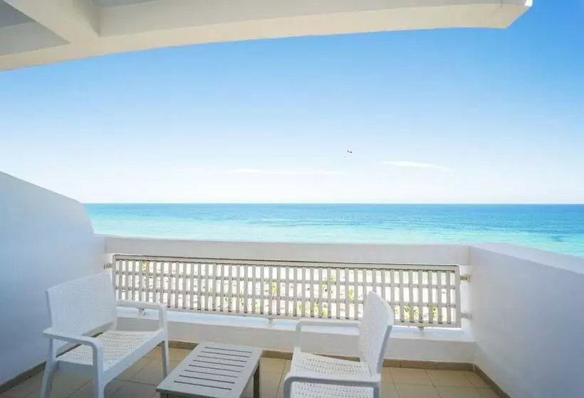 اتاق استاندارد چهار تخته با چشم‌انداز دریا, Riadh Palms Resort & Spa