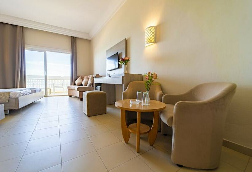 اتاق استاندارد چهار تخته با چشمانداز دریا, Riadh Palms Resort & Spa