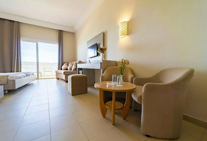 اتاق استاندارد چهار تخته با چشم‌انداز دریا, Riadh Palms Resort & Spa