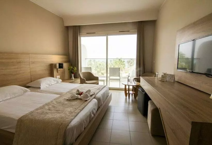 اتاق استاندارد با چشم‌انداز دریا, Riadh Palms Resort & Spa