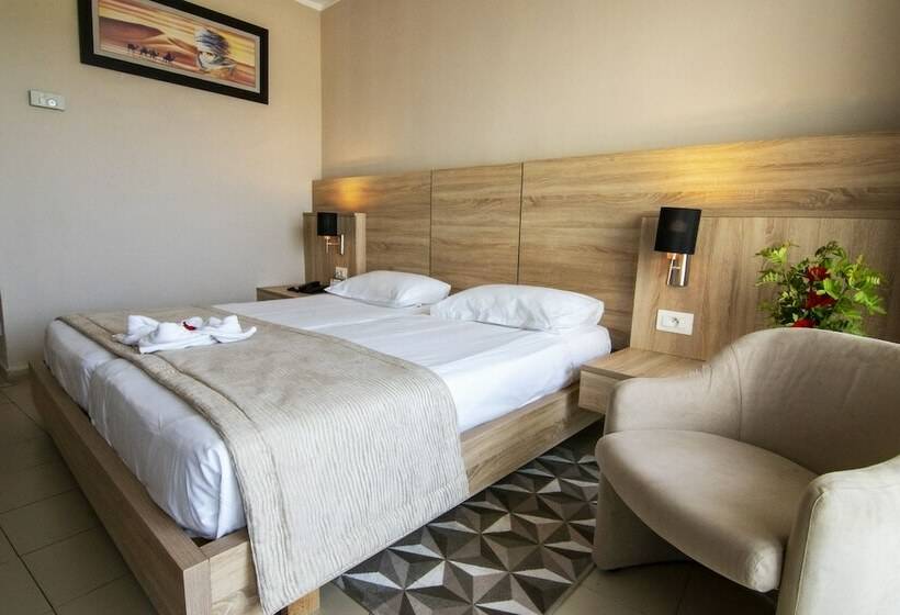 اتاق استاندارد یک نفره با چشم‌انداز دریا, Riadh Palms Resort & Spa