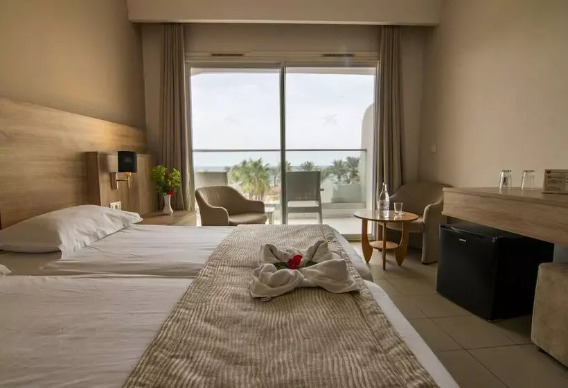 اتاق استاندارد یک نفره با چشم‌انداز دریا, Riadh Palms Resort & Spa