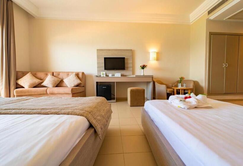 اتاق استاندارد چهار تخته با چشم‌انداز دریا, Riadh Palms Resort & Spa