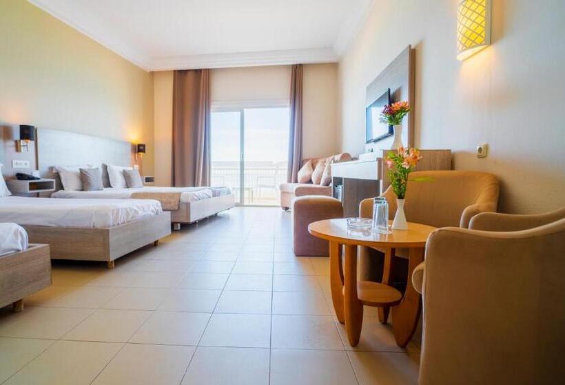 اتاق استاندارد چهار تخته با چشمانداز دریا, Riadh Palms Resort & Spa