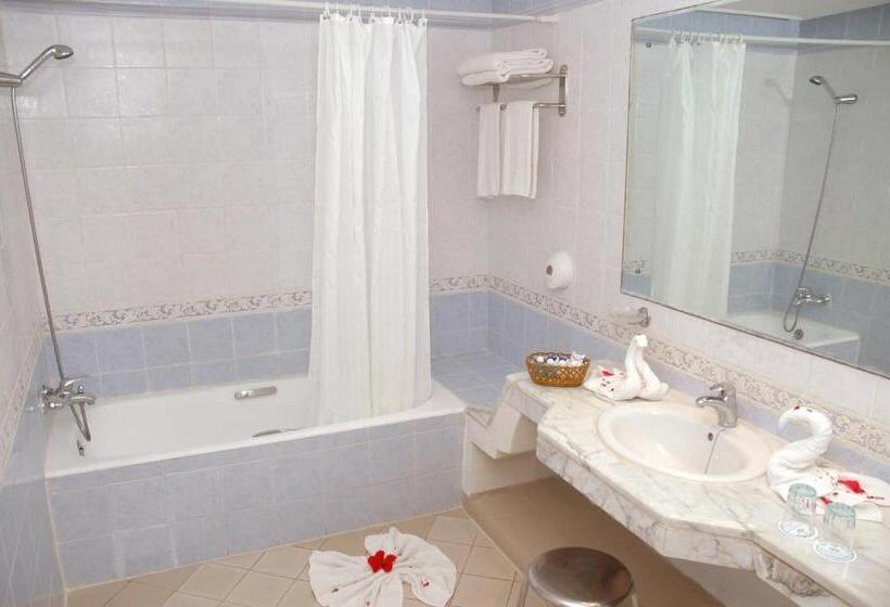 اتاق استاندارد یک نفره با چشم‌انداز دریا, Riadh Palms Resort & Spa