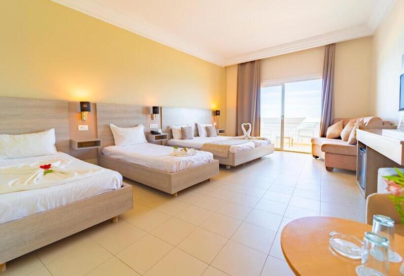 اتاق خانوادگی با چشمانداز دریا, Riadh Palms Resort & Spa