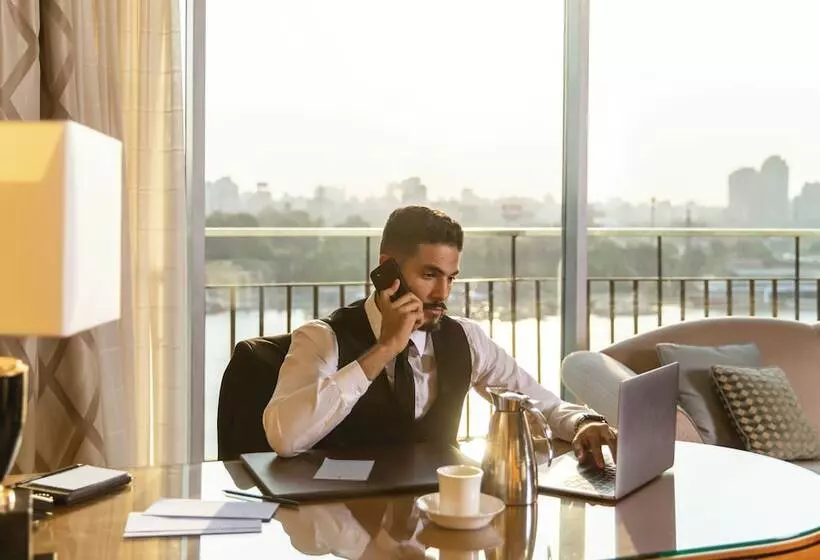 سوئیت پرزیدنت, The Nile Ritz Carlton