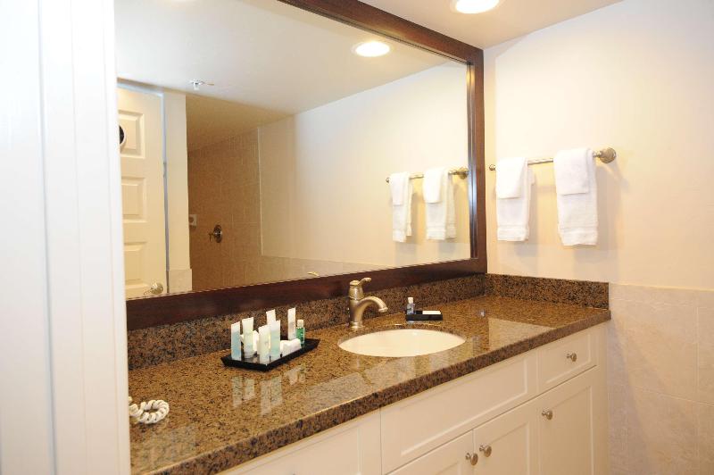 جناح, Best Western Plus Beach Resort