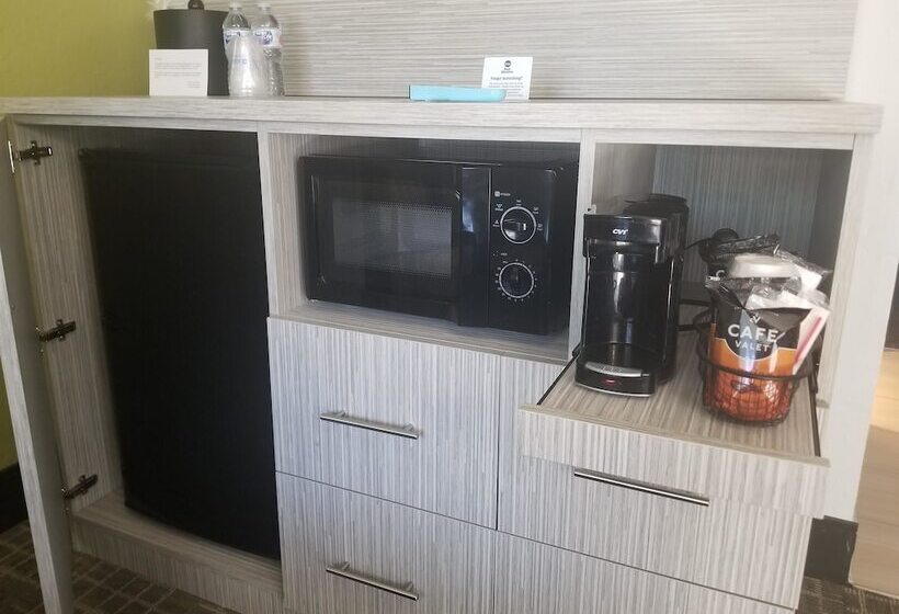 Полулюкс, Best Western Innsuites Phoenix Hotel & Suites