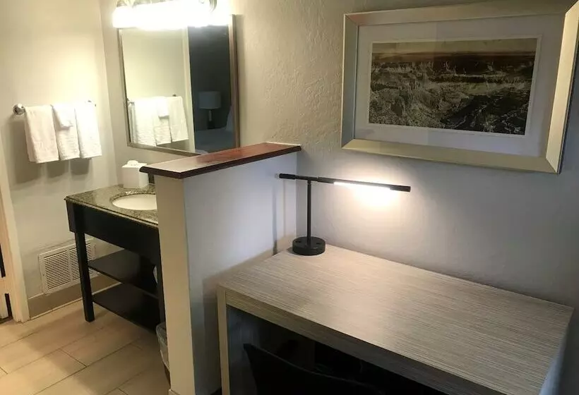 سوییت جونیور, Best Western Innsuites Phoenix Hotel & Suites