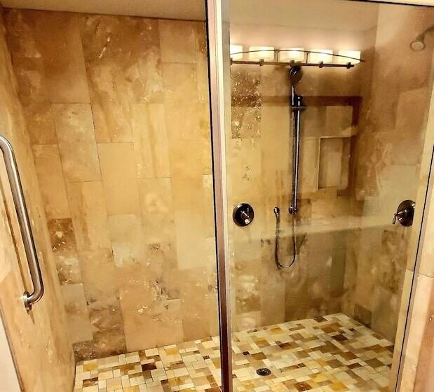 غرفه قياسيه سريرين مزدوجين, Best Western Plus Northwoods Inn