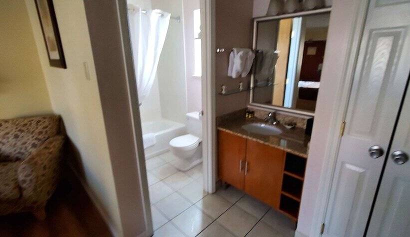 غرفه قياسيه سريرين مزدوجين, Best Western Plus Northwoods Inn