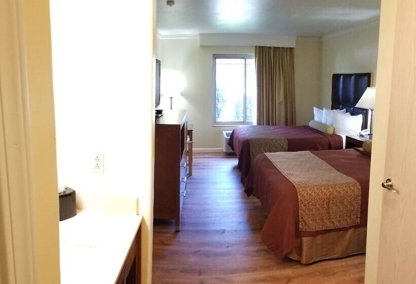 غرفه قياسيه سريرين مزدوجين, Best Western Plus Northwoods Inn