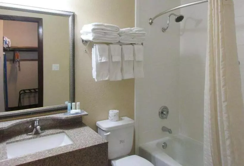 اتاق استاندارد, Clarion Inn
