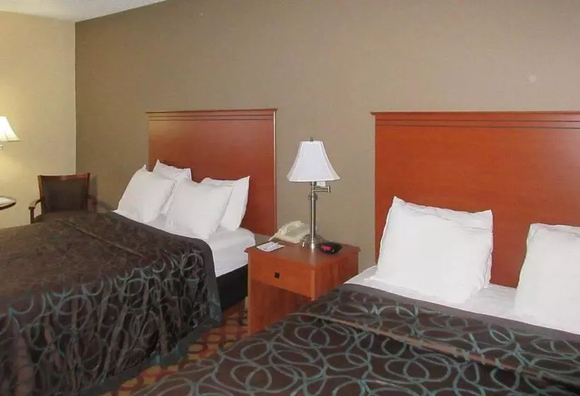 اتاق استاندارد با چشمانداز استخر, Clarion Inn
