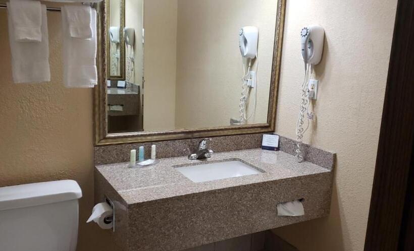 家庭套房, Clarion Inn