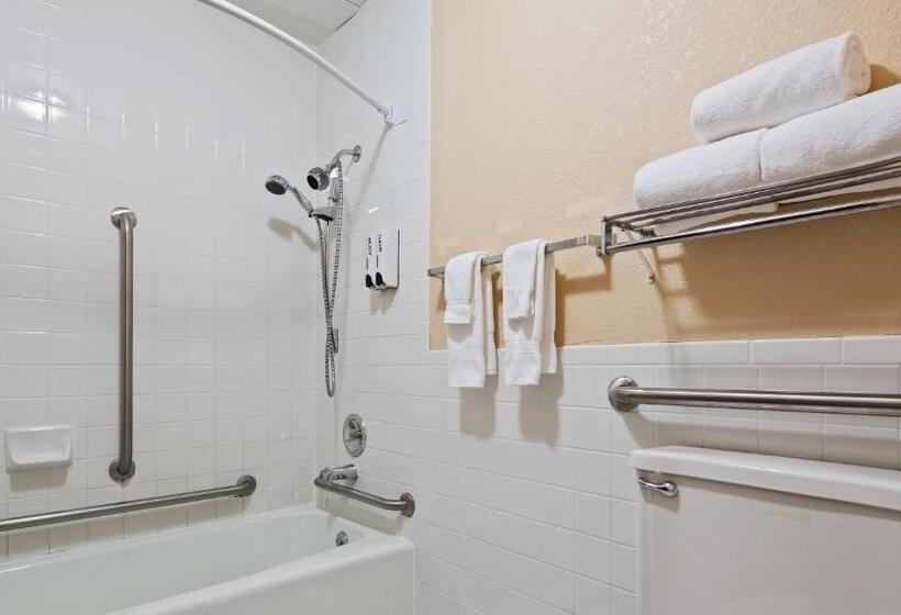 家庭套房, Clarion Inn