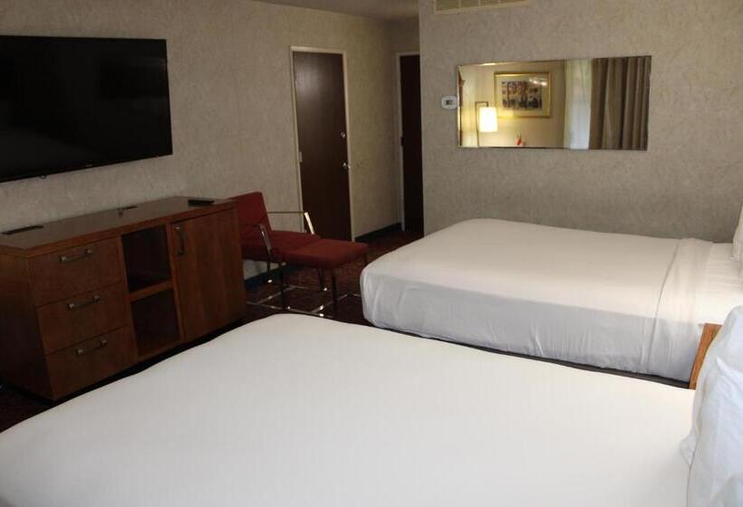 חדר סטנדרט נוף לבריכה, Clarion Hotel Bakersfield North