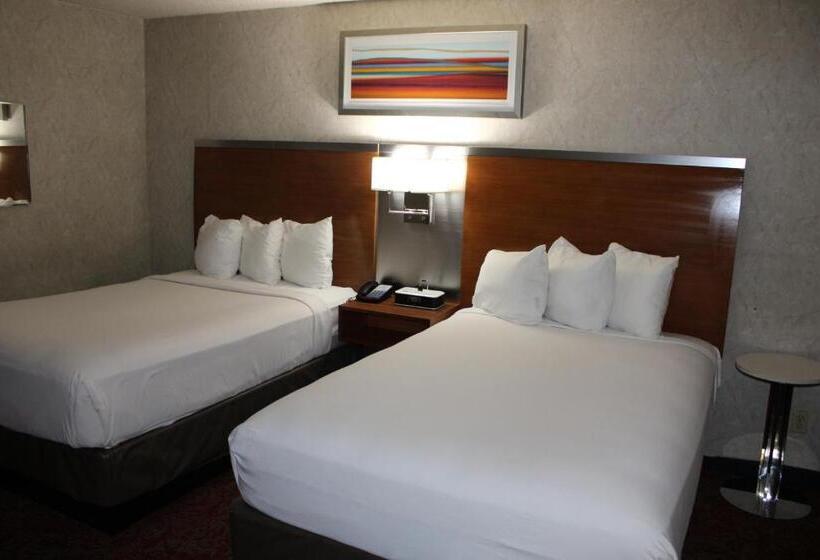 스탠다드 룸 풀장 전망, Clarion Hotel Bakersfield North