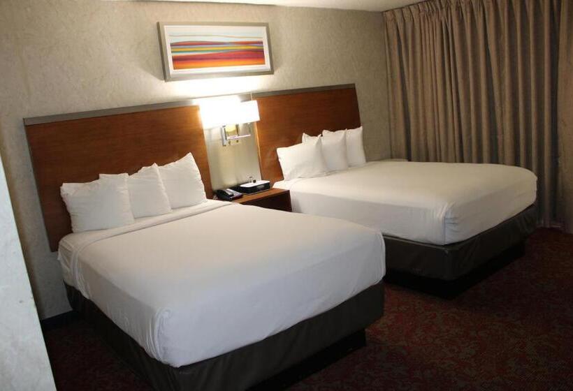 스탠다드 룸 풀장 전망, Clarion Hotel Bakersfield North