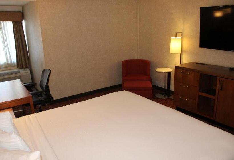 디럭스 룸 킹사이즈 침대, Clarion Hotel Bakersfield North