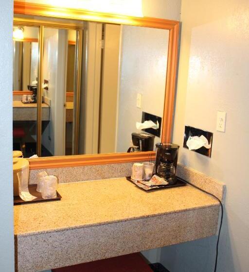 스탠다드 룸 킹사이즈 침대, Clarion Hotel Bakersfield North