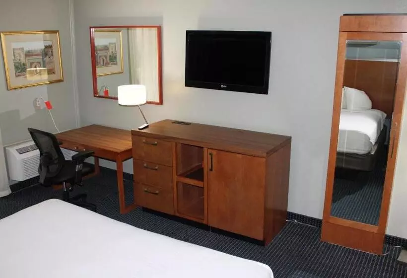 اتاق استاندارد با تخت بزرگ, Clarion Hotel Bakersfield North