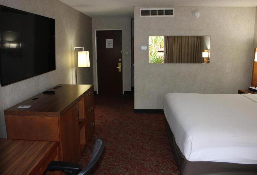 스탠다드 룸 킹사이즈 침대, Clarion Hotel Bakersfield North