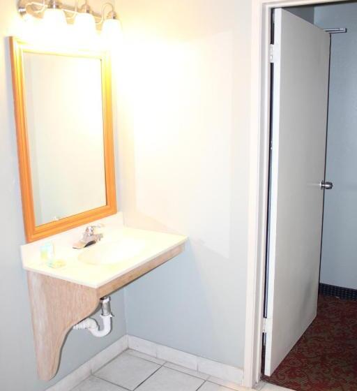 장애인을 위한 킹사이즈 침대 스탠다드 룸, Clarion Hotel Bakersfield North