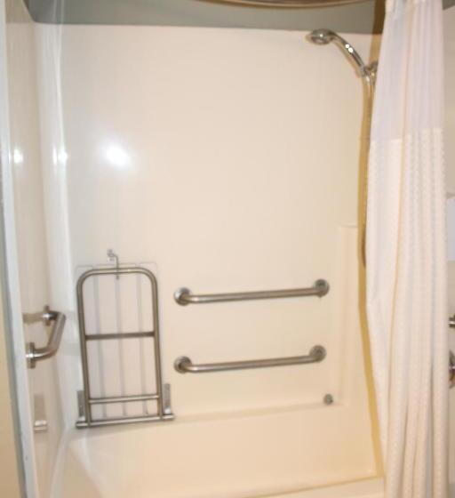 장애인을 위한 킹사이즈 침대 스탠다드 룸, Clarion Hotel Bakersfield North