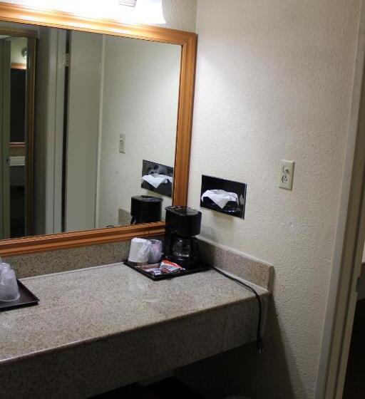 חדר סופריור, Clarion Hotel Bakersfield North