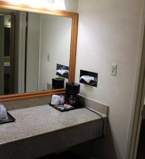 اتاق سوپریور, Clarion Hotel Bakersfield North
