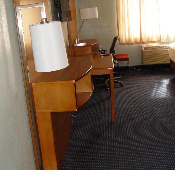 수피리어 룸, Clarion Hotel Bakersfield North