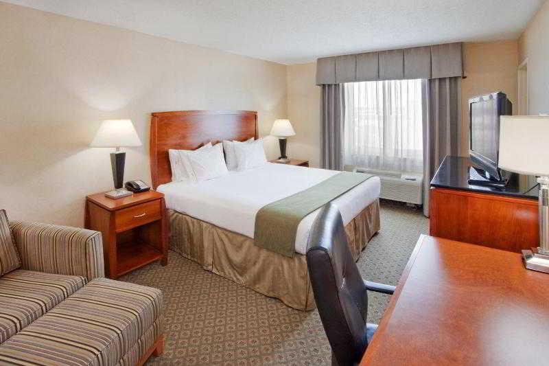 חדר סטנדרט עם מיטת קינג, Holiday Inn Express Baltimore At The Stadiums, An Ihg