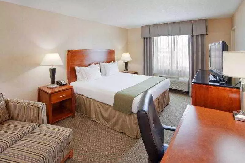 キングサイズベッドのスタンダードルーム, Holiday Inn Express Baltimore At The Stadiums, An Ihg
