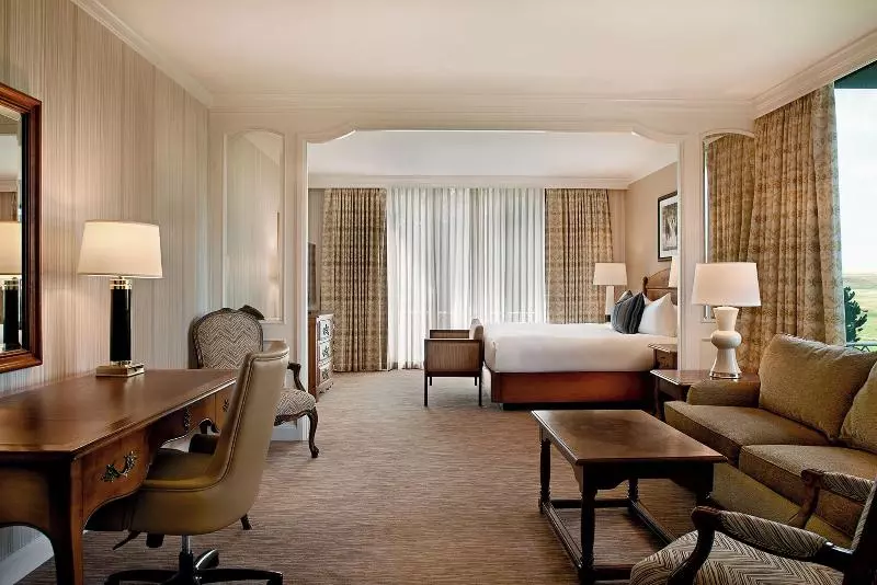 キングサイズベッドのスタンダードルーム, Little America Hotel & Resort Cheyenne