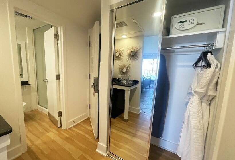 غرفه قياسيه سريرين مزدوجين, Trailborn Surf & Sound