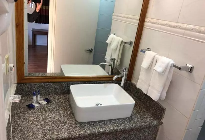 اتاق استاندارد با تخت بزرگ, Americas Best Value Inn Visalia