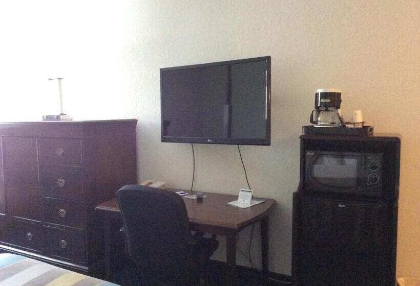 חדר סטנדרט עם מיטת קינג, Baymont By Wyndham Greensboro/coliseum