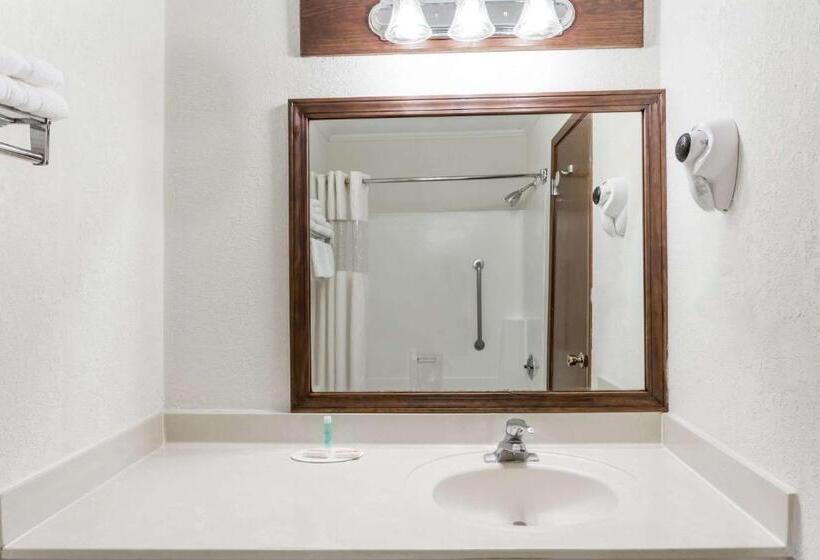 Люкс Deluxe Кровать Кинг, Baymont By Wyndham Greensboro/coliseum