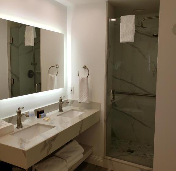 סוויטה עם ג'קוזי, Best Western Plus Sunset Plaza