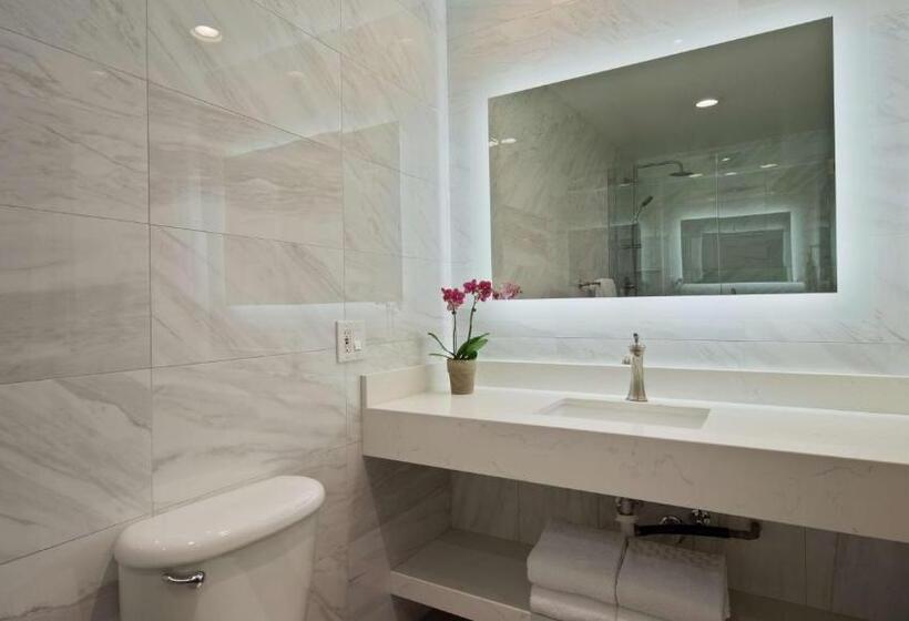 סוויטה עם ג'קוזי, Best Western Plus Sunset Plaza