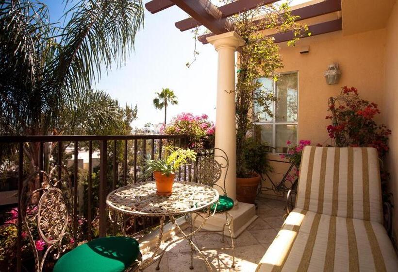 מיטת קינג בסוויטה, Best Western Plus Sunset Plaza