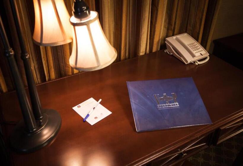 מיטת קינג בסוויטה, Best Western Plus Sunset Plaza