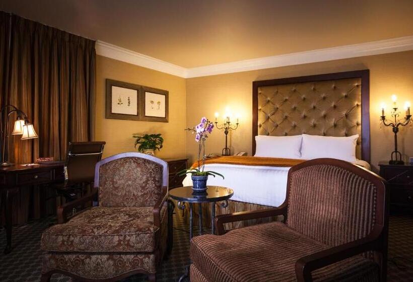 מיטת קינג בסוויטה, Best Western Plus Sunset Plaza