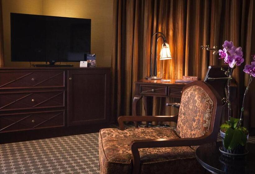 מיטת קינג בסוויטה, Best Western Plus Sunset Plaza