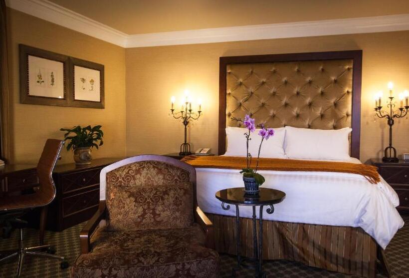 מיטת קינג בסוויטה, Best Western Plus Sunset Plaza