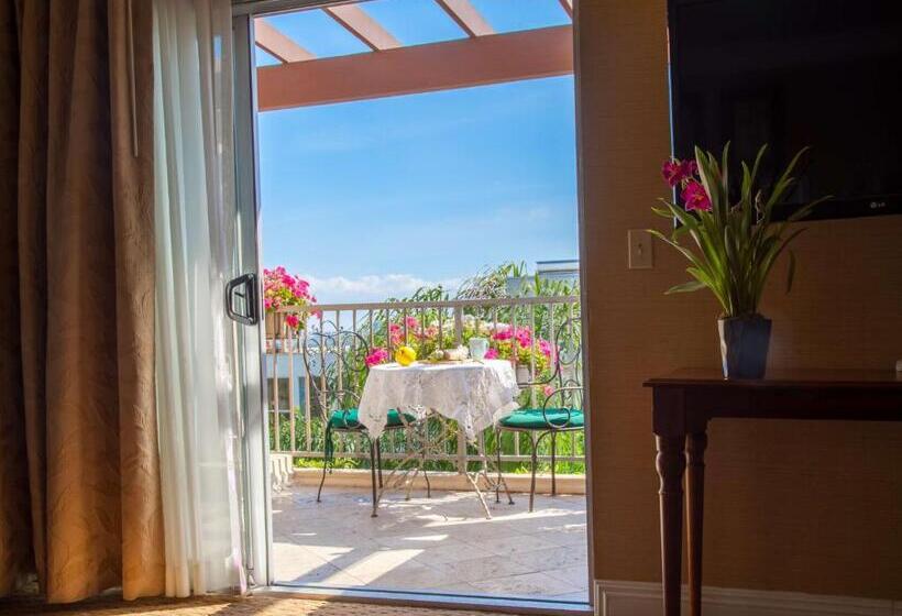 מיטת קינג בסוויטה, Best Western Plus Sunset Plaza