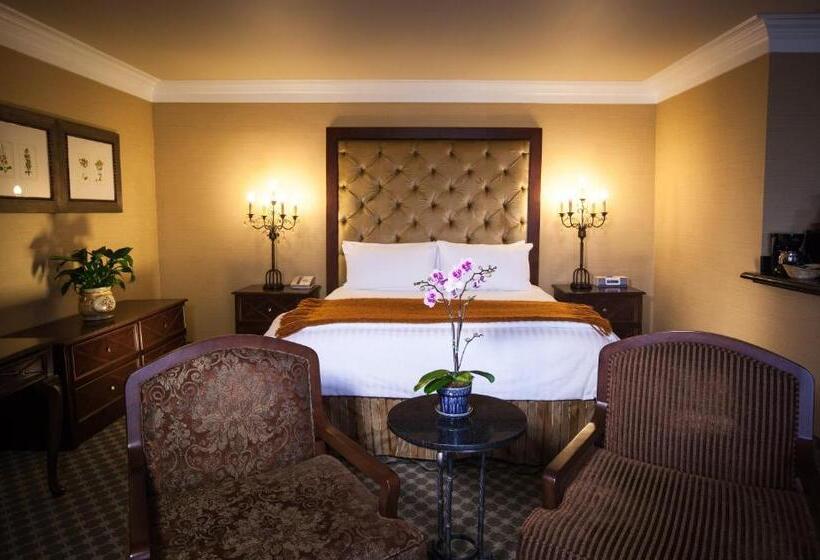 מיטת קינג בסוויטה, Best Western Plus Sunset Plaza