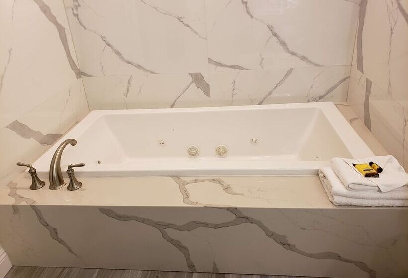 סוויטה עם ג'קוזי, Best Western Plus Sunset Plaza